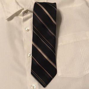Men’s classy black tie with stripe pattern.